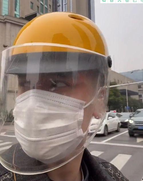 边打球边吃瓜,运动与休闲的完美融合