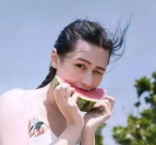 吃瓜的头像女生,揭秘吃瓜头像女生的魅力风采