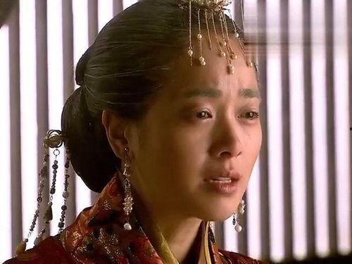 女子吃瓜突然倒下,瞬间倒地引关注