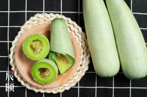 羊角蜜瓜啃着吃,啃出夏日清新，尽享甜蜜滋味