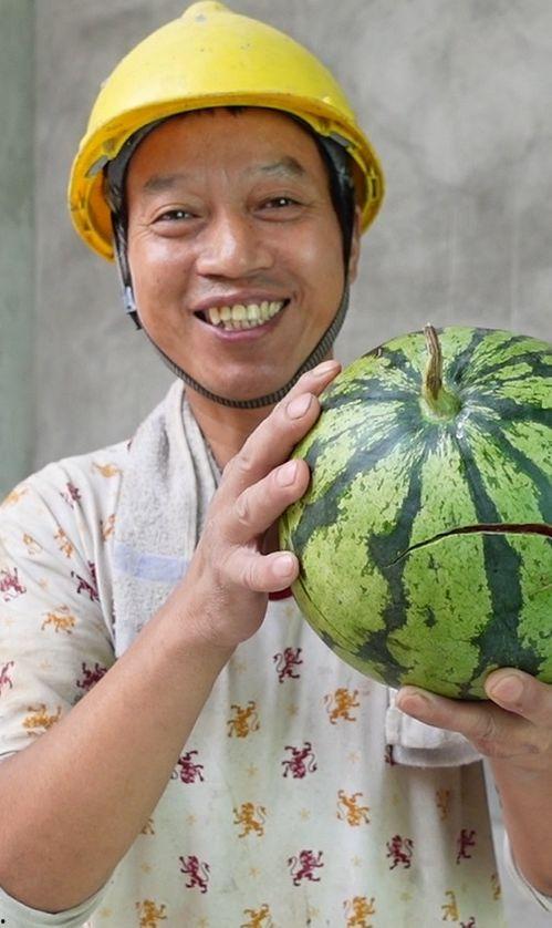 工地吃瓜视频,揭秘工地生活百态