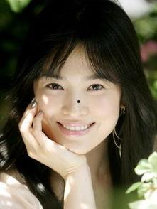 宋慧乔吃瓜图片,女神也爱接地气