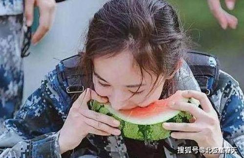 大号明星在线吃瓜,明星在线吃瓜，揭秘幕后真相